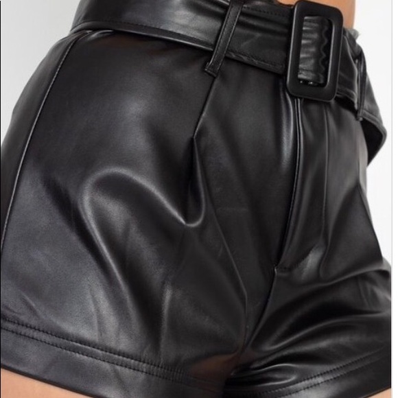 ‼️ High Waist Vegan Leather Mini Belted Shorts - Picture 2 of 6